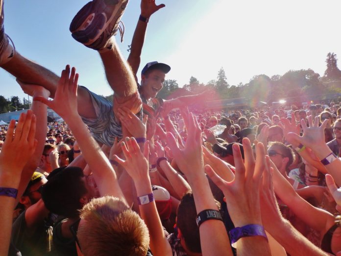 crowd surfing colin smith takes pics