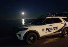 Driver arrested after 15-minute pursuit ends at Oak Bay police station