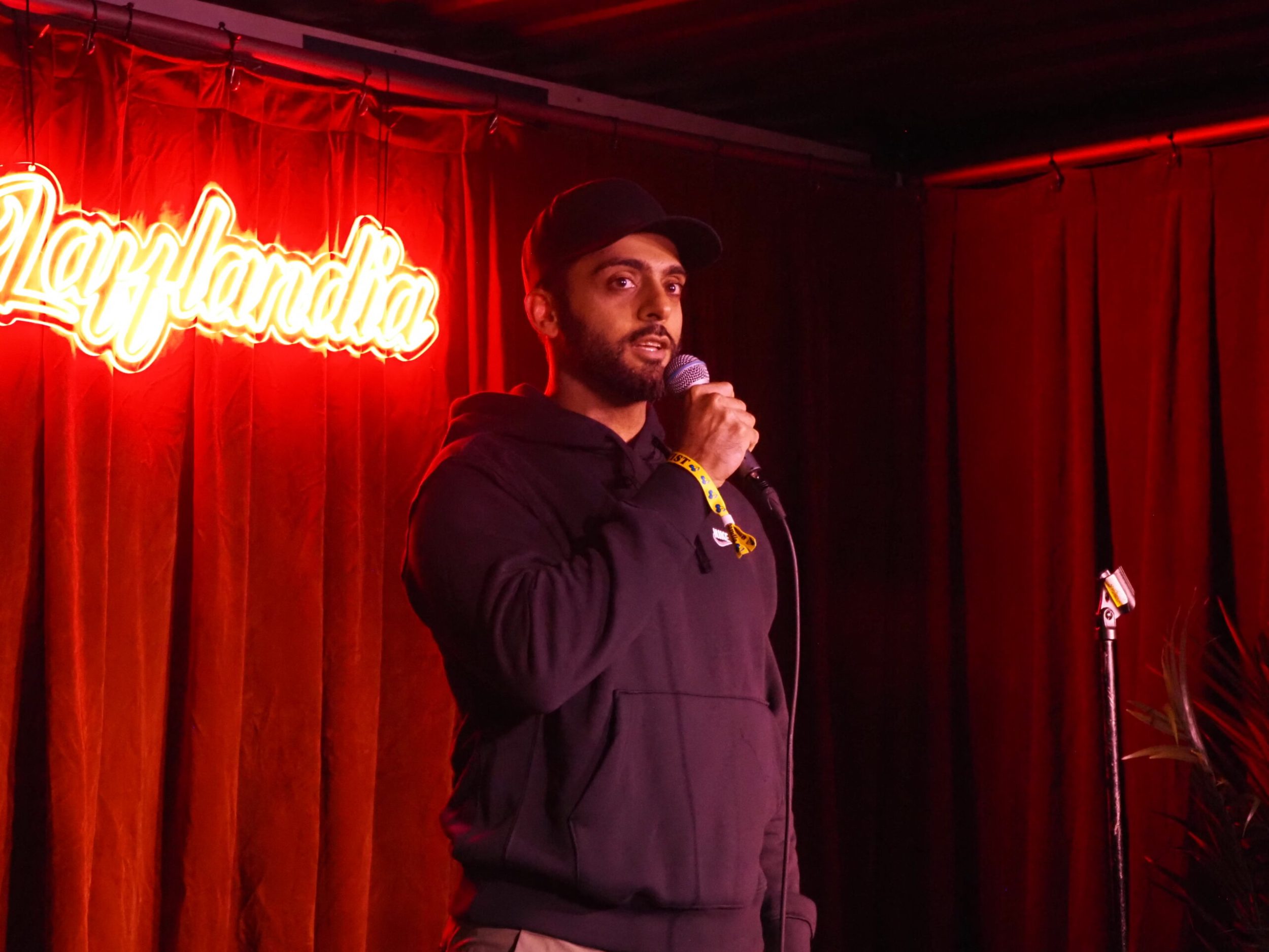 Victoria comedian uses prestigious grant win to record debut special at Hecklers