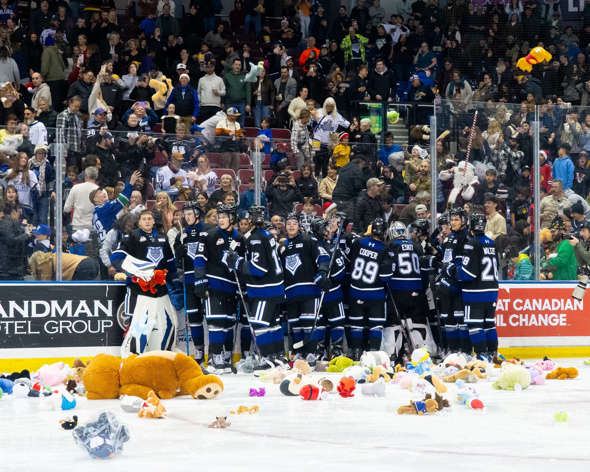 Victoria Royals mix on-ice momentum with holiday tradition ahead of break