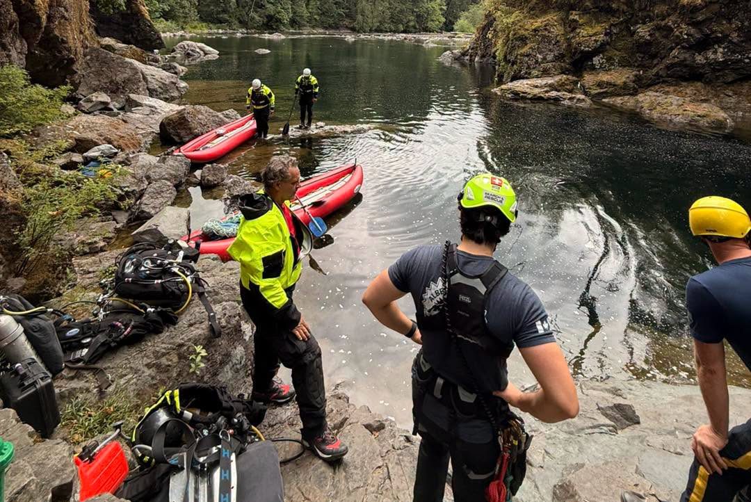 Search-and-rescue effort to find missing swimmer swept down Stamp River suspended
