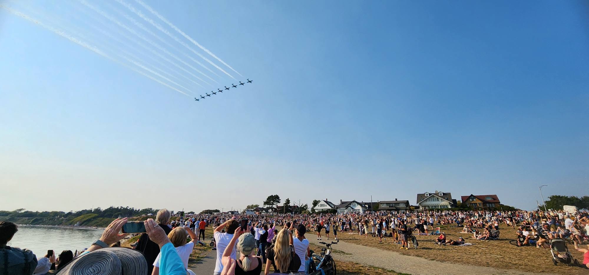 22 stunning captures from the Snowbirds' final show over Greater Victoria (VIDEOS/PHOTOS)